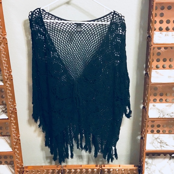 Crochet flower fringe poncho M/L - Picture 3 of 4